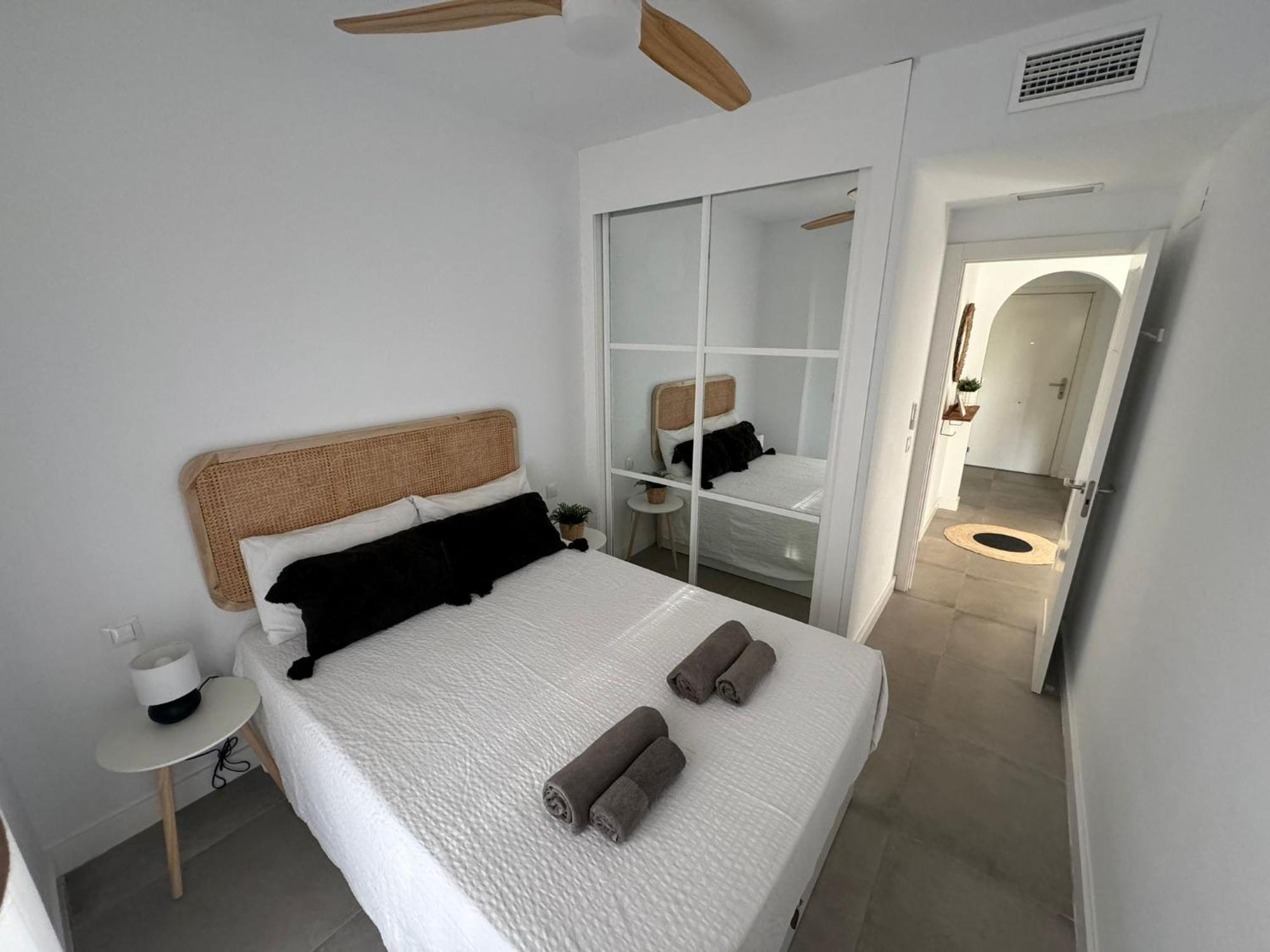 Surf Apartment - Wifi - Parking - Swimming Pool - Patio - Garden Tarifa Luaran gambar
