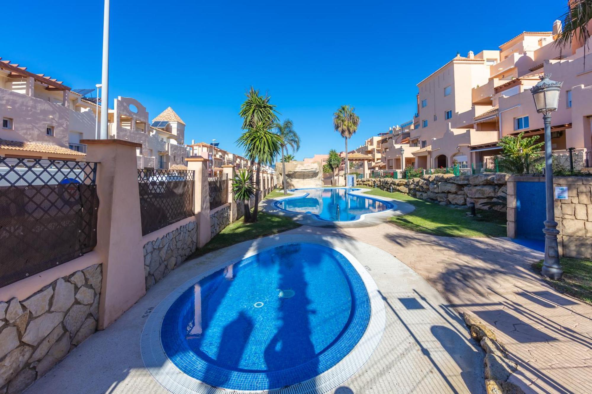 Surf Apartment - Wifi - Parking - Swimming Pool - Patio - Garden Tarifa Luaran gambar